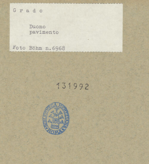 Rückseite von Böhm [https://www.deutsche-digitale-bibliothek.de/content/lizenzen/rv-ez/] Fußboden des Mittelschiffes - Detail des Mittelteils , bh131992_recto. Foto: Böhm, Osvaldo.