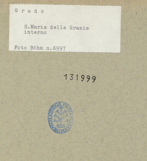 Rückseite von Böhm [https://www.deutsche-digitale-bibliothek.de/content/lizenzen/rv-ez/] Fragmente des Bogens eines Ziboriums mit Blattwerk und Flechtwerk - Gesamtansicht, bh131999_recto. Foto: Böhm, Osvaldo.