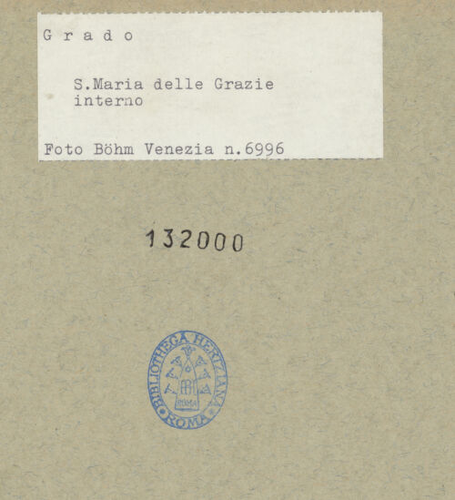 Rückseite von Böhm [https://www.deutsche-digitale-bibliothek.de/content/lizenzen/rv-ez/] Kapitelle des LanghausesKapitell 6 (S5) - Gesamtansicht, bh132000_recto. Foto: Böhm, Osvaldo.