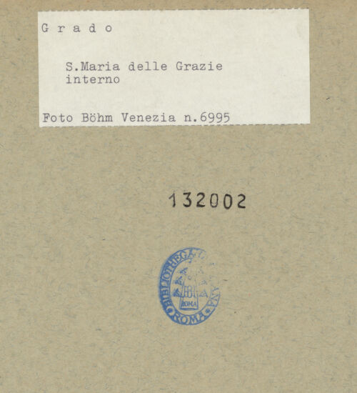 Rückseite von Böhm [https://www.deutsche-digitale-bibliothek.de/content/lizenzen/rv-ez/] Kapitelle des LanghausesKapitell 5 (N5) - Gesamtansicht, bh132002_recto. Foto: Böhm, Osvaldo.