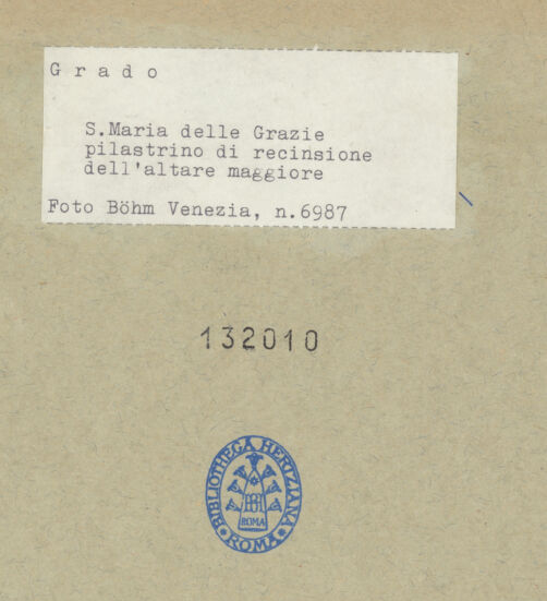 Rückseite von Böhm [https://www.deutsche-digitale-bibliothek.de/content/lizenzen/rv-ez/] Pilaster mit Flechtwerk - Gesamtansicht, bh132010_recto. Foto: Böhm, Osvaldo.