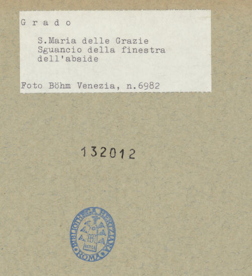 Rückseite von Böhm [https://www.deutsche-digitale-bibliothek.de/content/lizenzen/rv-ez/] Fragmente eines Zierbandes mit Palmetten - Gesamtansicht (linke Seite), bh132012_recto. Foto: Böhm, Osvaldo.