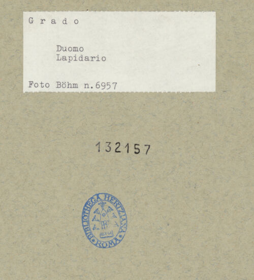 Rückseite von Böhm [https://www.deutsche-digitale-bibliothek.de/content/lizenzen/rv-ez/] Pilaster mit Kreuz und Flechtwerk - Gesamtansicht, bh132157_recto. Foto: Böhm, Osvaldo.