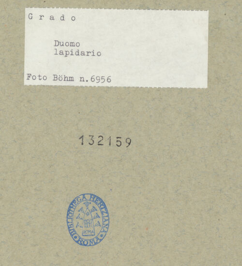 Rückseite von Böhm [https://www.deutsche-digitale-bibliothek.de/content/lizenzen/rv-ez/] Pilaster mit Flechtwerk - Gesamtansicht, bh132159_recto. Foto: Böhm, Osvaldo.