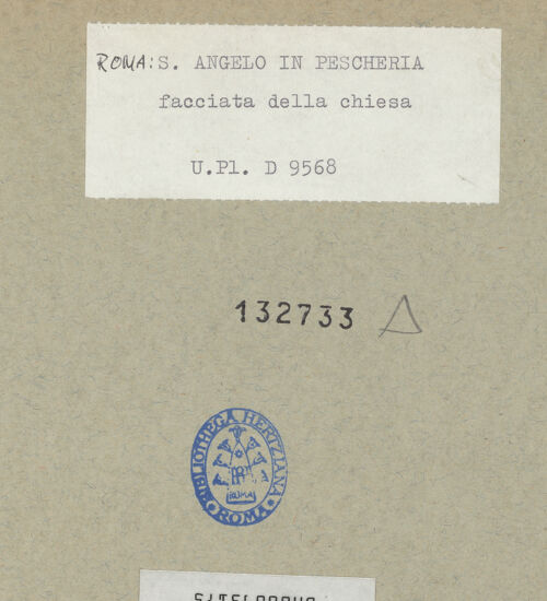 Rückseite von Bibliotheca Hertziana [https://www.deutsche-digitale-bibliothek.de/content/lizenzen/rv-fz/] Sant'Angelo in PescheriaHauptfassade (Portico dell'Ottavia) / Südfassade - Propylon innen, bh132733_recto. Foto.