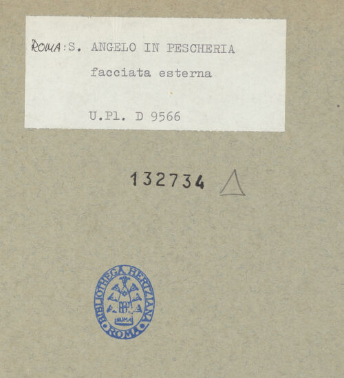 Rückseite von Bibliotheca Hertziana [https://www.deutsche-digitale-bibliothek.de/content/lizenzen/rv-fz/] Sant'Angelo in PescheriaHauptfassade (Portico dell'Ottavia) / Südfassade - Propylon außen, bh132734_recto. Foto.