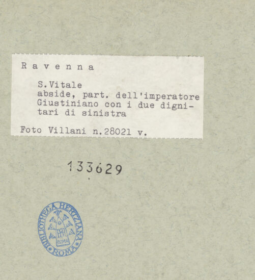 Rückseite von Villani [https://www.deutsche-digitale-bibliothek.de/content/lizenzen/rv-ez/] Dekoration des PresbyteriumsChristus als Kosmokrator zwischen Engeln, dem heiligen Vitalis und Bischof Ecclesius; Die Opferung von Kaiser Justinian; Die Opferung der Kaiserin TeodoraDie Opferung von Kaiser Justinian, umgeben von seinem Hofstaat und Bischof Maximianus - Kaiser Justinian, Belisarius (?) und Bischof Maximianus, bh133629_recto. Foto.