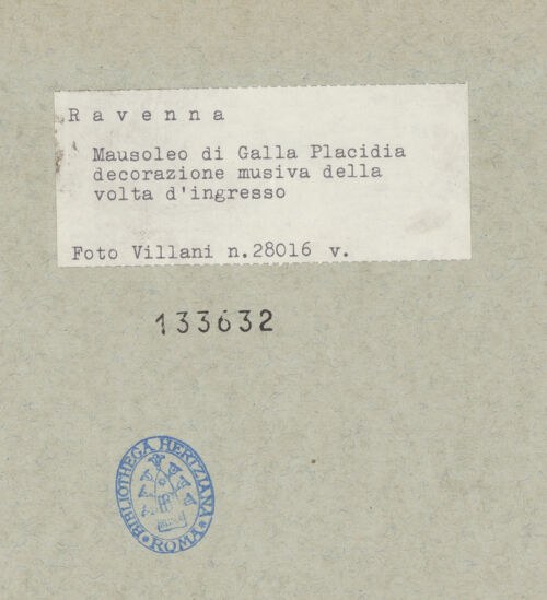 Rückseite von Villani [https://www.deutsche-digitale-bibliothek.de/content/lizenzen/rv-ez/] Mosaikzyklus mit dem apokalyptischen Triumph des Kreuzes, den Aposteln, dem Heiligen Laurentius und dem Guten HirtenNordwand und nördliches Langhaus: Apostel, Tauben und Christus als Guter Hirte - Gewölbedekoration, bh133632_recto. Foto: Villani.