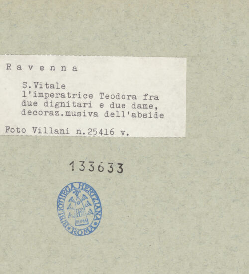 Rückseite von Villani [https://www.deutsche-digitale-bibliothek.de/content/lizenzen/rv-ez/] Dekoration des PresbyteriumsChristus als Kosmokrator zwischen Engeln, dem heiligen Vitalis und Bischof Ecclesius; Die Opferung von Kaiser Justinian; Die Opferung der Kaiserin TeodoraDie Opferung der Kaiserin Teodora, umgeben von ihrem Hofstaat - Kaiserin Teodora und ihr Hofstaat, Detail, bh133633_recto. Foto.