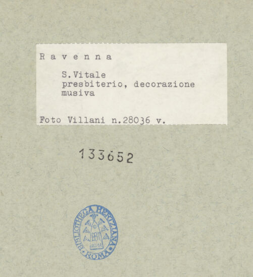 Rückseite von Villani [https://www.deutsche-digitale-bibliothek.de/content/lizenzen/rv-ez/] Dekoration des PresbyteriumsDie Evangelisten Matthäus und Markus; Moses und der brennende Dornbusch; Moses kommt zum Berg Horeb; Jesaja; das Opfer von Abel und MelchisedekWeinrebe, die aus einer Vase sprießt, umgeben von Vögeln; Kreuz; die Evangelisten Matthäus und Markus - Wase, Weinrebe und Vögel, Detail, bh133652_recto. Foto.