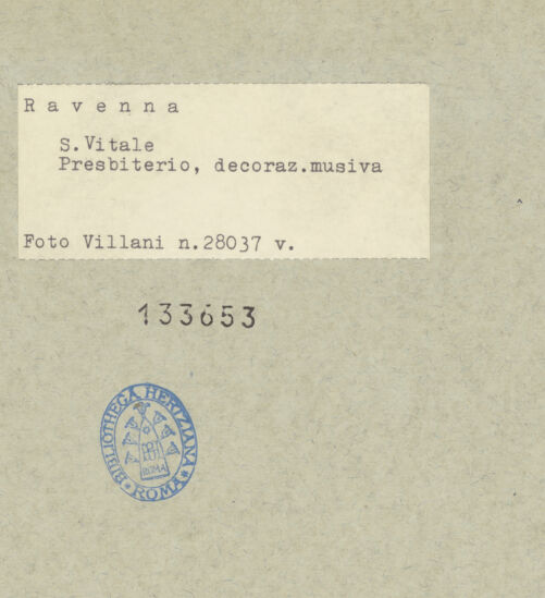 Rückseite von Villani [https://www.deutsche-digitale-bibliothek.de/content/lizenzen/rv-ez/] Dekoration des PresbyteriumsLamm Gottes in einem von Engeln getragenen Clipeus - Südwestliche Rippe, Detail, bh133653_recto. Foto.