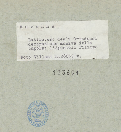 Rückseite von Villani [https://www.deutsche-digitale-bibliothek.de/content/lizenzen/rv-ez/] Mosaikdekoration der Kuppel, der Pendentifs und der SockelzoneMittleres Register: Apostel mit Kronen - Philippus, bh133691_recto. Foto: Villani.