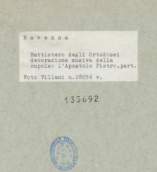 Rückseite von Villani [https://www.deutsche-digitale-bibliothek.de/content/lizenzen/rv-ez/] Mosaikdekoration der Kuppel, der Pendentifs und der SockelzoneMittleres Register: Apostel mit Kronen - Petrus, Detail, bh133692_recto. Foto: Villani.