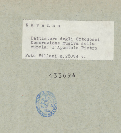 Rückseite von Villani [https://www.deutsche-digitale-bibliothek.de/content/lizenzen/rv-ez/] Mosaikdekoration der Kuppel, der Pendentifs und der SockelzoneMittleres Register: Apostel mit Kronen - Petrus, bh133694_recto. Foto: Villani.