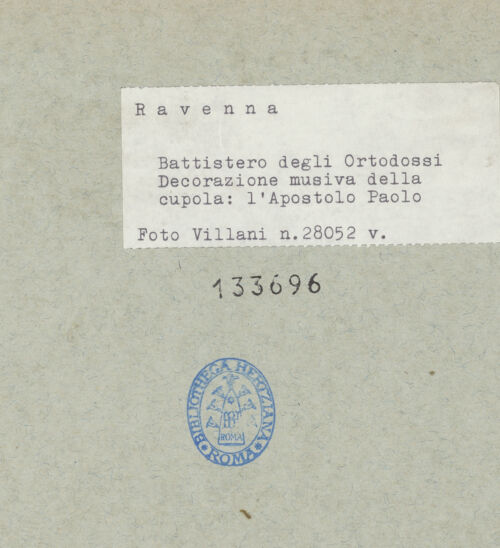 Rückseite von Villani [https://www.deutsche-digitale-bibliothek.de/content/lizenzen/rv-ez/] Mosaikdekoration der Kuppel, der Pendentifs und der SockelzoneMittleres Register: Apostel mit Kronen - Paulus, bh133696_recto. Foto: Villani.