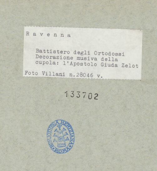 Rückseite von Villani [https://www.deutsche-digitale-bibliothek.de/content/lizenzen/rv-ez/] Mosaikdekoration der Kuppel, der Pendentifs und der SockelzoneMittleres Register: Apostel mit Kronen - Judas Zelotes, bh133702_recto. Foto: Villani.