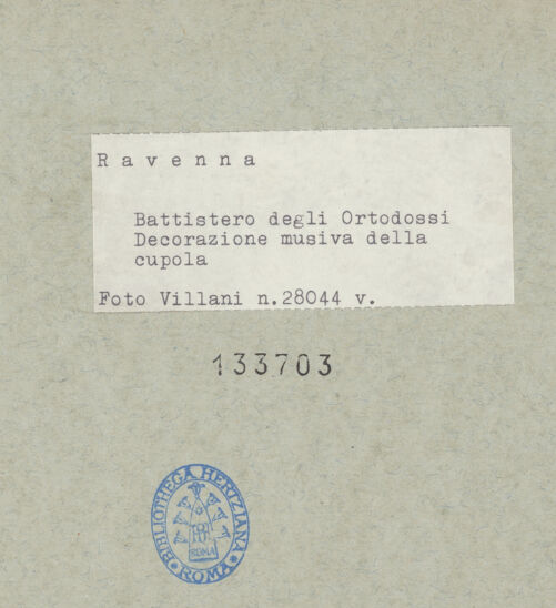 Rückseite von Villani [https://www.deutsche-digitale-bibliothek.de/content/lizenzen/rv-ez/] Mosaikdekoration der Kuppel, der Pendentifs und der Sockelzone - Kuppel (und Pendentif mit Prophet), Teilansicht, bh133703_recto. Foto: Villani.