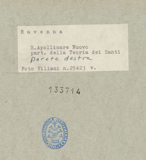 Rückseite von Villani [https://www.deutsche-digitale-bibliothek.de/content/lizenzen/rv-ez/] Mosaiken im LanghausEpistelseite mit männlichen HeiligenProzession der Märtyrer - Detail, die Prozession der Märtyrer, bh133714_recto. Foto.