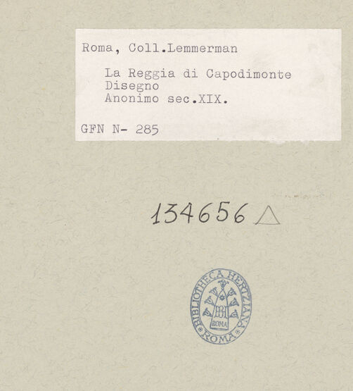 Rückseite von ICCD [https://www.deutsche-digitale-bibliothek.de/content/lizenzen/rv-ez/] Landschaft mit der Reggia di Capodimonte - Gesamtansicht, bh134656_recto. Foto.