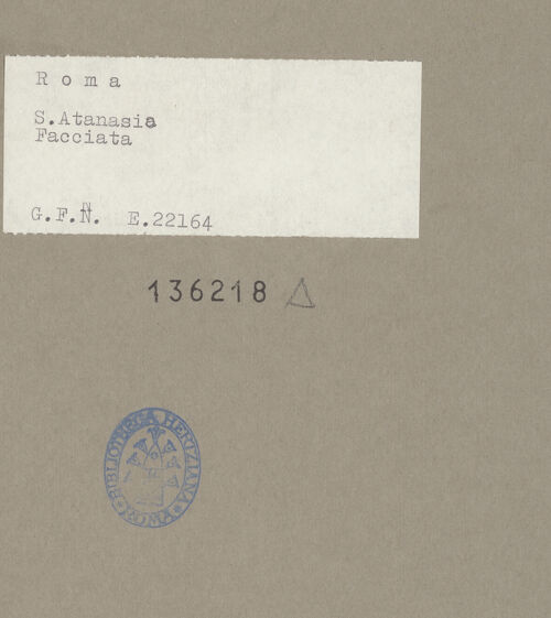 Rückseite von ICCD [https://www.deutsche-digitale-bibliothek.de/content/lizenzen/rv-ez/] Sant'Atanasio dei Greci - Fassade in Schrägansicht, bh136218_recto. Foto.