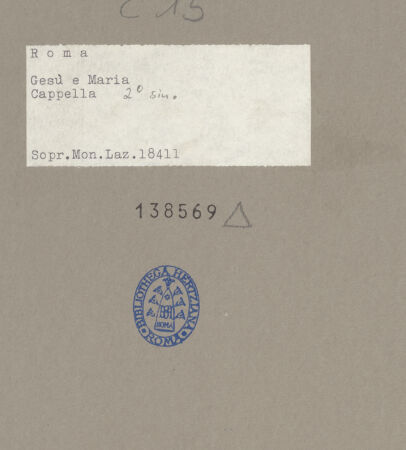 Rückseite von Sopr. Mon. Laz. [https://www.deutsche-digitale-bibliothek.de/content/lizenzen/rv-ez/] Santi Nomi di Gesù e MariaCappella di San Giuseppe - Rechte Kapellenwand, Blick aus dem Langhaus von links, bh138569_recto. Foto.