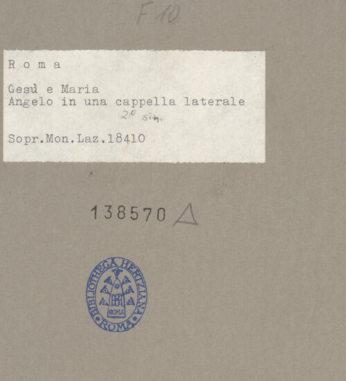 Rückseite von Sopr. Mon. Laz. [https://www.deutsche-digitale-bibliothek.de/content/lizenzen/rv-ez/] Kapellenausstattung mit Stuckengeln, Lorbeerzweigen und Bouquets aus u.a. Waffen und liturgischen Gegenständen - Detail: Engel vor kirchlichen Gegenständen, bh138570_recto. Foto.