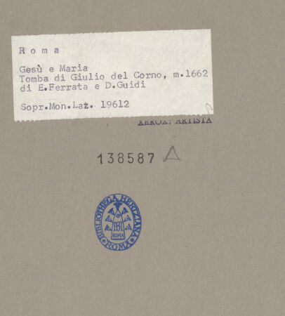 Rückseite von Sopr. Mon. Laz. [https://www.deutsche-digitale-bibliothek.de/content/lizenzen/rv-ez/] Grabmal für Giulio Del Corno - Gesamtansicht mit Nischenädikula (Joseph), bh138587_recto. Foto.