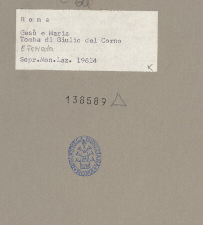 Rückseite von Sopr. Mon. Laz. [https://www.deutsche-digitale-bibliothek.de/content/lizenzen/rv-ez/] Grabmal für Giulio Del Corno - Detail: rechter Putto am Sarkophag, bh138589_recto. Foto.