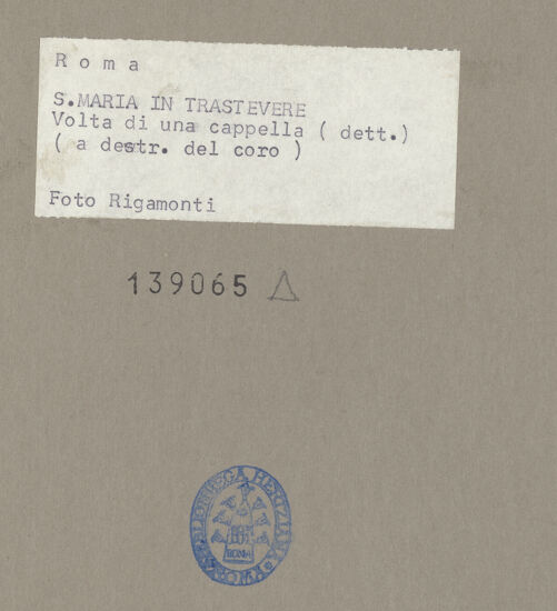 Rückseite von unbekannt [https://rightsstatements.org/page/CNE/1.0/] Stuckdekoration des Gewölbes - Wölbung mit Stichkappe und Stuckdekoration, bh139065_recto. Foto: Rigamonti.