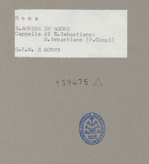 Rückseite von ICCD [https://www.deutsche-digitale-bibliothek.de/content/lizenzen/rv-ez/] Der heilige Sebastian - Ansicht mit Nische, bh139475_recto. Foto.