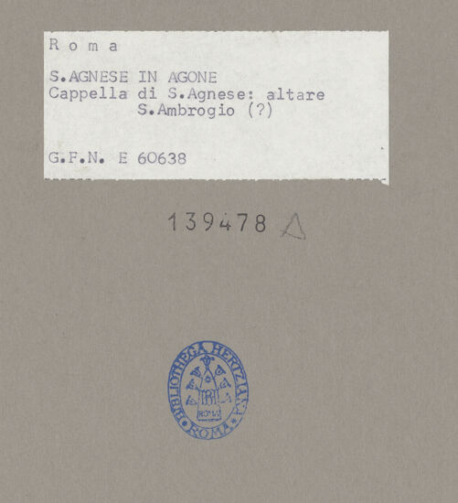 Rückseite von ICCD [https://www.deutsche-digitale-bibliothek.de/content/lizenzen/rv-ez/] Rahmendekoration mit Porträtmedaillons von Kirchenvätern im Profil - Detail: der heilige Ambrosius (?), bh139478_recto. Foto.