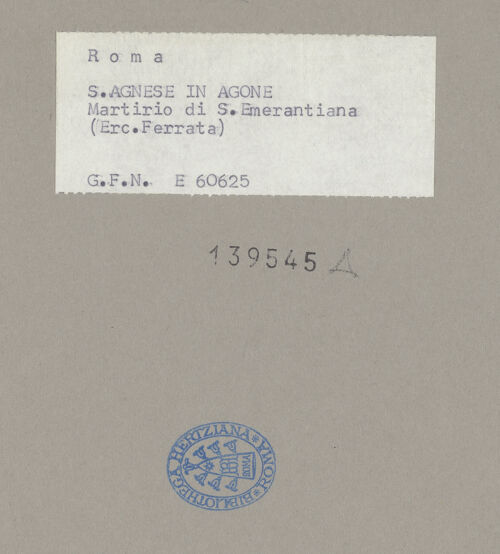 Rückseite von ICCD [https://www.deutsche-digitale-bibliothek.de/content/lizenzen/rv-ez/] Steinigung der heiligen Emerentiana als sie am Grab ihrer Halbschwester, der heiligen Agnes, predigt - Teilansicht, links, bh139545_recto. Foto.