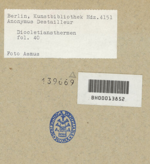 Rückseite von Kunstbibliothek [https://www.deutsche-digitale-bibliothek.de/content/lizenzen/rv-ez/] Codex Destailleur DDiocletians-Thermen: Grundriss der nördlichen Hälfte des Hauptbaus mit Maßen - Detail unten links, bh139669_recto. Foto.