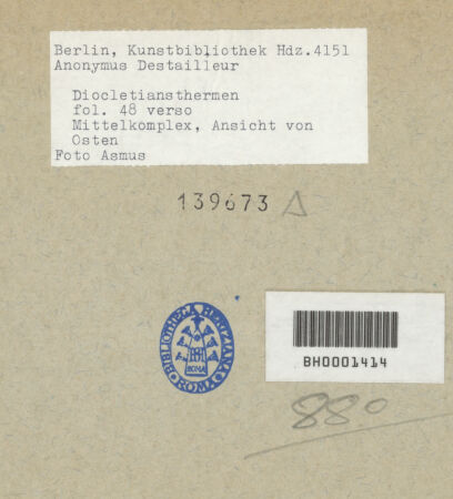 Rückseite von Kunstbibliothek [https://www.deutsche-digitale-bibliothek.de/content/lizenzen/rv-ez/] Codex Destailleur DDiocletians-Thermen: Aufriss der Außenwand und Skizze mit Säulenarkaden - Detail linke Seite, bh139673_recto. Foto.