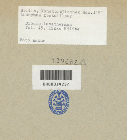 Rückseite von Kunstbibliothek [https://www.deutsche-digitale-bibliothek.de/content/lizenzen/rv-ez/] Codex Destailleur DDiocletians-Thermen: Schnitt durch die Anlage (Frigidarium?), Details und Maße zu einem Konsolgesims und einem Kapitell - linke Blatthälfte, bh139682_recto. Foto.