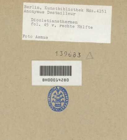 Rückseite von Kunstbibliothek [https://www.deutsche-digitale-bibliothek.de/content/lizenzen/rv-ez/] Codex Destailleur DDiocletians-Thermen: Schnitt durch den Hauptbau der Anlage und Details und Maße zu einem Konsolgesims und einem Kapitell - rechtes Teilblatt, bh139683_recto. Foto.