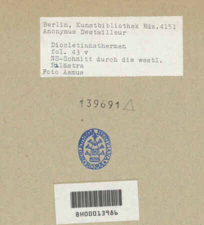 Rückseite von Kunstbibliothek [https://www.deutsche-digitale-bibliothek.de/content/lizenzen/rv-ez/] Codex Destailleur DDiocletians-Thermen: Schnitt durch mehrere Räume und den Porticushof mit unterschiedlichem Bodenniveau - linkes Teilblatt, bh139691_recto. Foto.