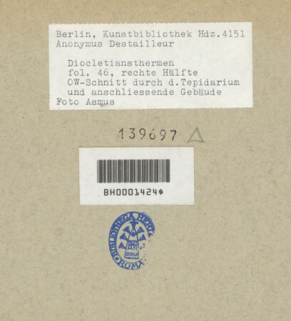 Rückseite von Kunstbibliothek [https://www.deutsche-digitale-bibliothek.de/content/lizenzen/rv-ez/] Codex Destailleur DDiocletians-Thermen: Teilschnitt einer Baugruppe (Tepidarium?) mit abschüssigem Bodenniveau - , bh139697_recto. Foto.