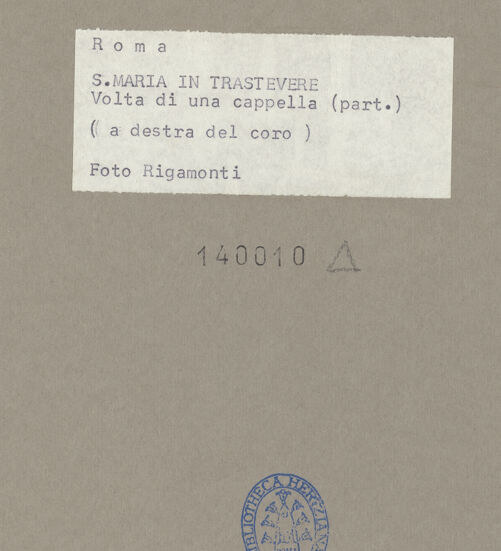 Rückseite von unbekannt [https://rightsstatements.org/page/CNE/1.0/] Stuckdekoration des Gewölbes - Detail: Trägerfigur, bh140010_recto. Foto: Rigamonti.