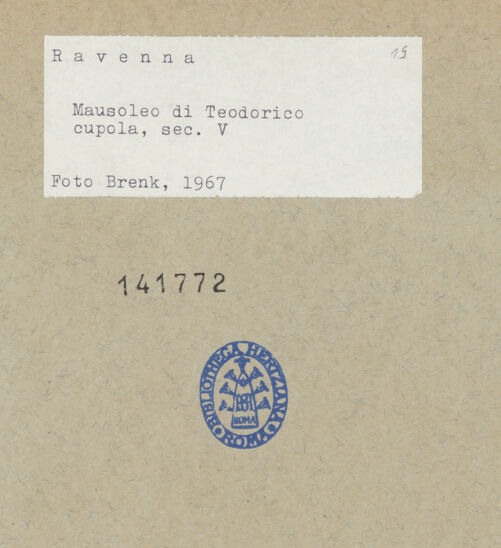 Rückseite von Brenk [https://www.deutsche-digitale-bibliothek.de/content/lizenzen/rv-fz/] Mausoleo di TeodoricoOberer Raum - Kuppel, bh141772_recto. Foto: Brenk, Beat.