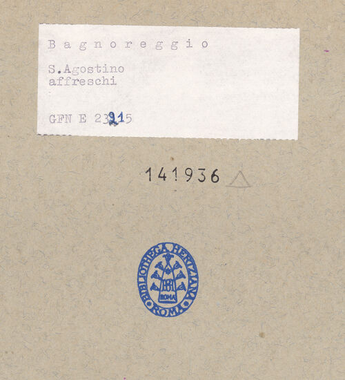 Rückseite von ICCD [https://www.deutsche-digitale-bibliothek.de/content/lizenzen/rv-ez/] Thronende Madonna mit den Aposteln Bartholomäus und Jakobus Major - Gesamtansicht, darüber Fragment mit männlichen Figuren, bh141936_recto. Foto.