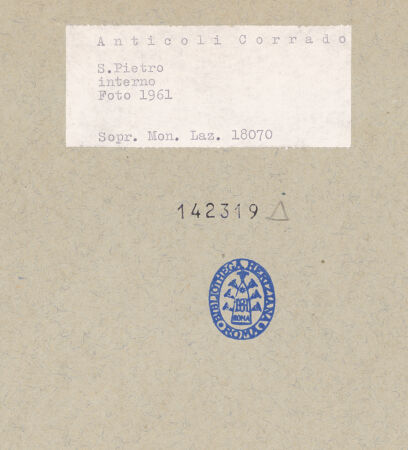 Rückseite von Sopr. Mon. Laz. [https://www.deutsche-digitale-bibliothek.de/content/lizenzen/rv-ez/] San PietroCappella dei Santi Cosma e Damiano - Blick in die Kapelle in Richtung Altarwand, nach Norden, bh142319_recto. Foto.