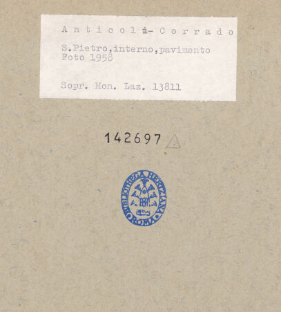 Rückseite von Sopr. Mon. Laz. [https://www.deutsche-digitale-bibliothek.de/content/lizenzen/rv-ez/] Pavimentrest mit Quincunx-Muster - Detail, bh142697_recto. Foto.