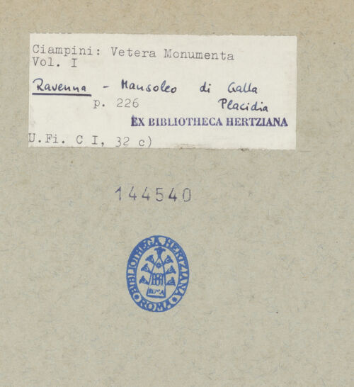 Rückseite von Bibliotheca Hertziana [https://www.deutsche-digitale-bibliothek.de/content/lizenzen/rv-fz/] Joannis Ciampini Romani, Vetera monimenta, in quibus praecipue musiva opera sacrarum, profanarumque aedium structura, ac nonnulli antiqui ritus dissertationibus, iconibusque illustrantur. Prima pars: a primo Christi saeculo ad quintum. Praecedit vita auctoris, nunc primum ipsius operibus addita, Romae 1747. Sumptibus Caroli Giannini (...), Ex typographia KomarekTab. LXV: Ravenna, Mausoleum der Galla Placidia, Kuppelmosaik - Gesamtansicht, bh144540_recto. Foto.