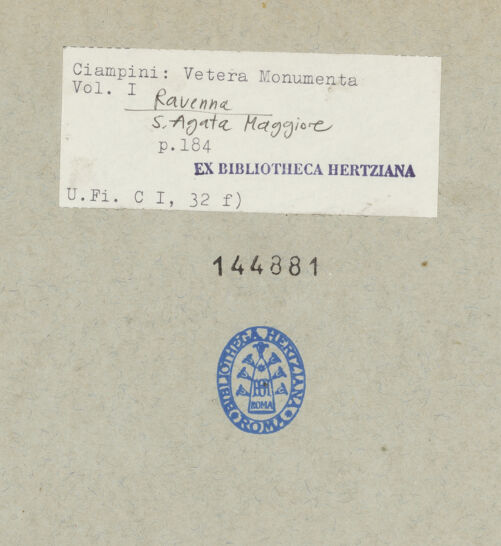 Rückseite von Bibliotheca Hertziana [http://creativecommons.org/publicdomain/mark/1.0/] Joannis Ciampini Romani, Vetera monimenta, in quibus praecipue musiva opera sacrarum, profanarumque aedium structura, ac nonnulli antiqui ritus dissertationibus, iconibusque illustrantur. Prima pars: a primo Christi saeculo ad quintum. Praecedit vita auctoris, nunc primum ipsius operibus addita, Romae 1747. Sumptibus Caroli Giannini (...), Ex typographia KomarekTab. XLVI: Ravenna, Sant'Agata Maggiore, Mosaik, Christus Pantokrator zwischen zwei Engeln - Gesamtansicht, bh144881_recto. Foto.