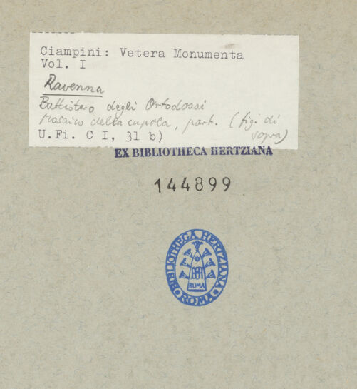 Rückseite von Bibliotheca Hertziana [https://www.deutsche-digitale-bibliothek.de/content/lizenzen/rv-fz/] Joannis Ciampini Romani, Vetera monimenta, in quibus praecipue musiva opera sacrarum, profanarumque aedium structura, ac nonnulli antiqui ritus dissertationibus, iconibusque illustrantur. Prima pars: a primo Christi saeculo ad quintum. Praecedit vita auctoris, nunc primum ipsius operibus addita, Romae 1747. Sumptibus Caroli Giannini (...), Ex typographia KomarekTab. XXXVII: Ravenna, San Giovanni in Fonte, Mosaiken, Fig. 2 und Fig. 4: liturgische Geräte - , bh144899_recto. Foto.