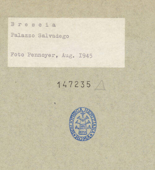 Rückseite von unbekannt [https://www.deutsche-digitale-bibliothek.de/content/lizenzen/rv-fz/] Palazzo Salvadego - Ansicht nach den Bombentreffer (1945.03.02), bh147235_recto. Foto: Pennoyer, A.S. (Captain).