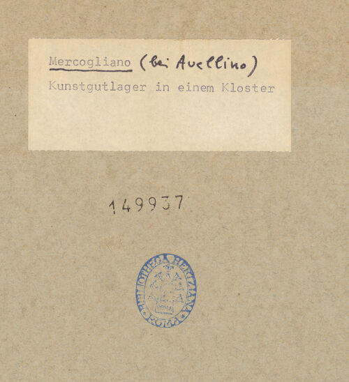 Rückseite von unbekannt [https://www.deutsche-digitale-bibliothek.de/content/lizenzen/rv-fz/] Kunstgutlager in einem Kloster, bh149937_recto. Foto.