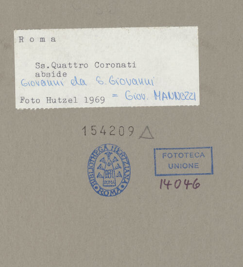 Rückseite von Hutzel, Max [https://www.deutsche-digitale-bibliothek.de/content/lizenzen/rv-ez/] Santi Quattro CoronatiInneresCappella Maggiore - Blick in die Chorkapelle (unterer Bereich), bh154209_recto. Foto: Hutzel, Max.