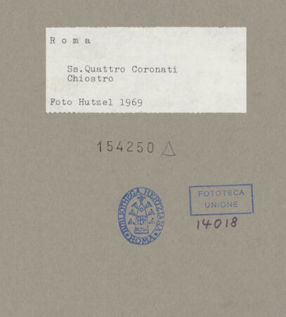 Rückseite von Hutzel, Max [https://www.deutsche-digitale-bibliothek.de/content/lizenzen/rv-ez/] Sammlung aus Flachreliefs und Fragmenten der ehemaligen Ausstattung - Reliefplatte mit Kreisornament und Fragmente mit Kreisornamenten und vegetabilen Elementen, bh154250_recto. Foto: Hutzel, Max.